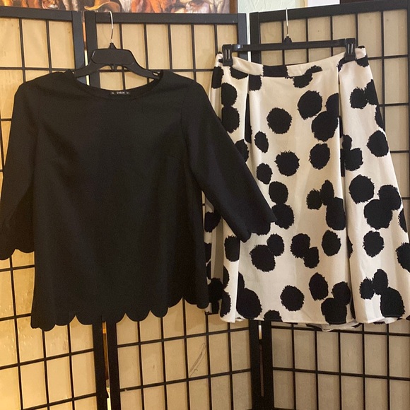 Who What Wear Accessories - Two piece outfit that includes a black open back top and a spotted swing skirt